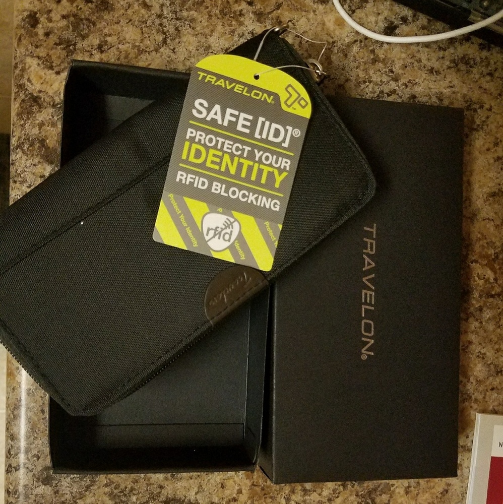 Travelon Safe ID wallet with RFID